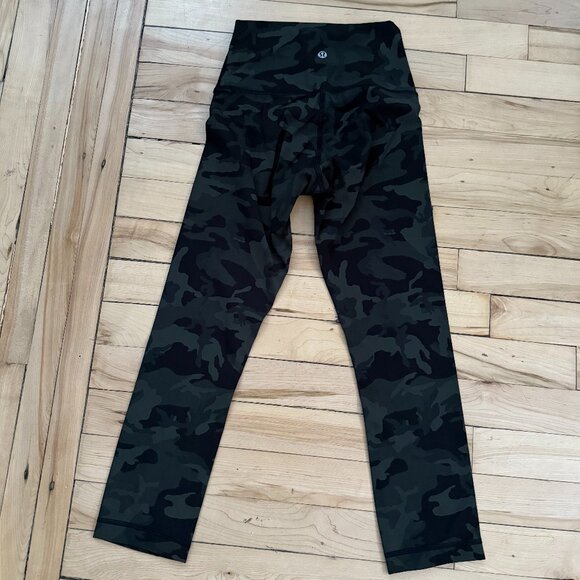 Lululemon Wunder Under Crop, Green Camo Luxtreme, Size 2 - Picture 3 of 6